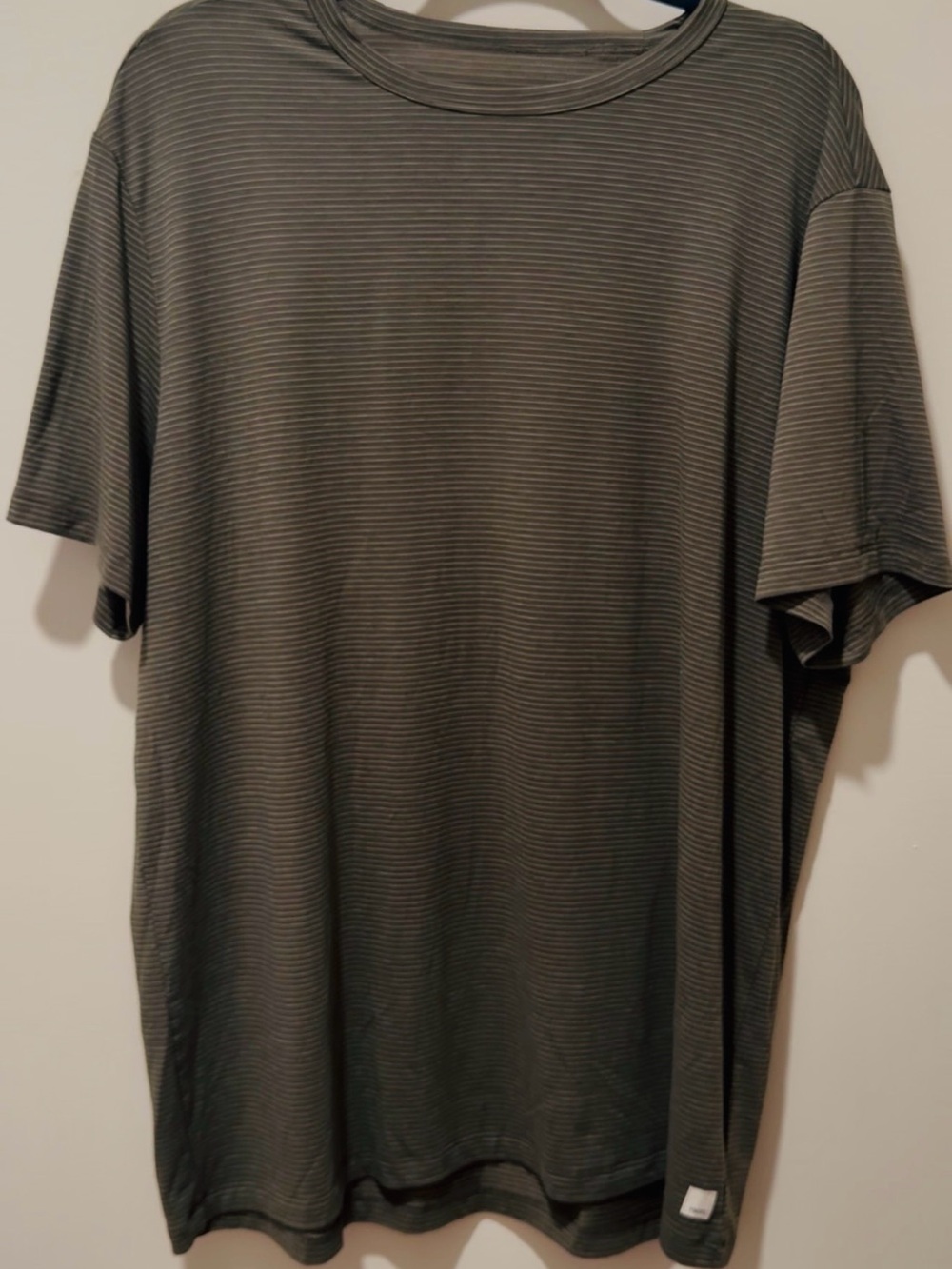 Vuori Shirt Men's XXL Striped Tech Tee Performance  Stretch dark green